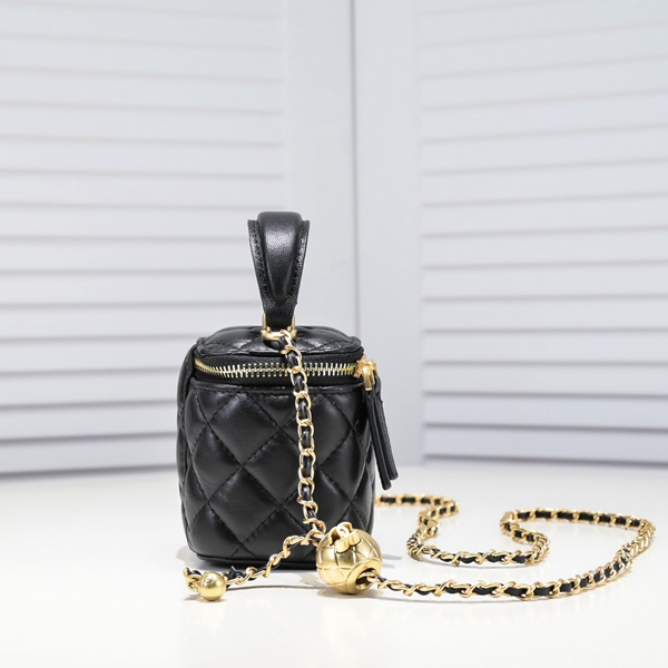 シャネルバッグ背面デザイン